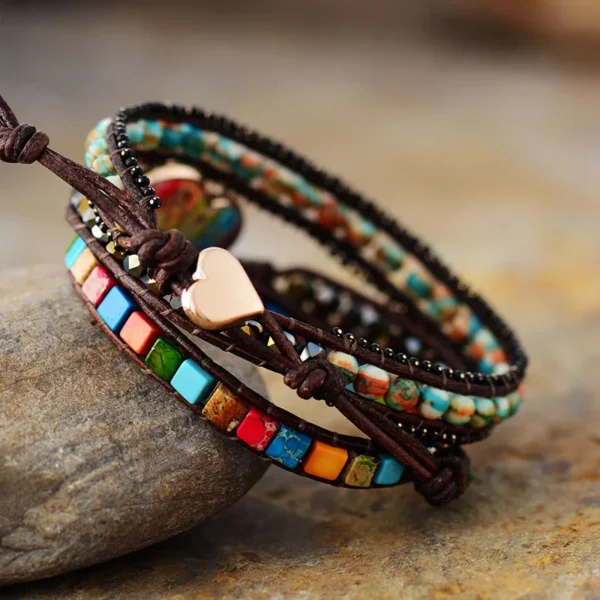 Pulseira de couro com pedra formato coração - Imagem 4